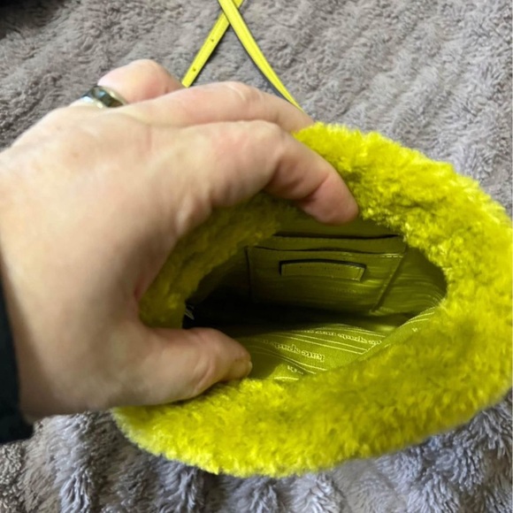 Kate Spade Eva Faux Shearling Bucket Phone Crossbody - Picture 2 of 4